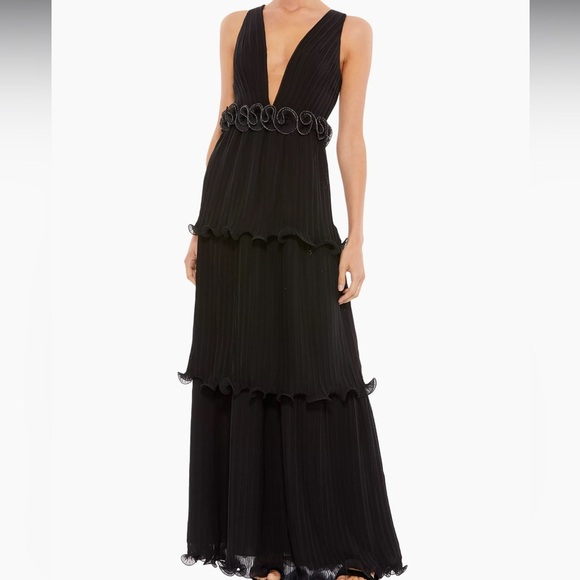 Mac DuggalLeena Pleated Ruffle-Trim Gown